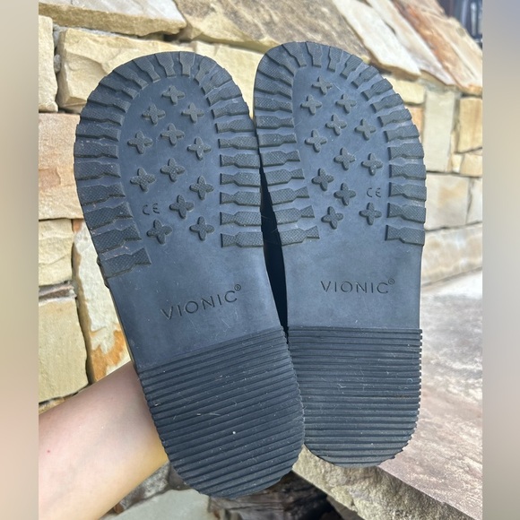 Vionic Georgie Black Nappa leather Mules with Silver Chain Accent Sz-7.5. P - Picture 9 of 9